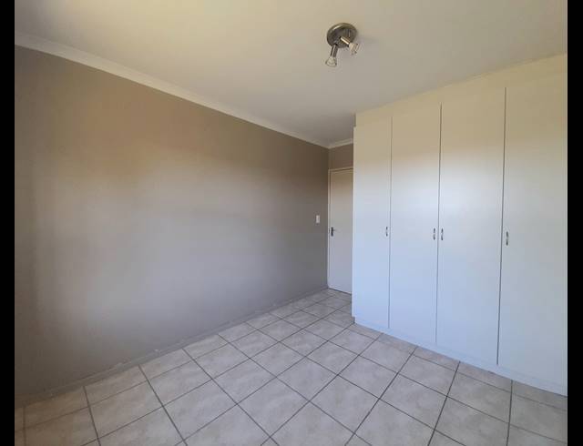 2 BEDROOM APARTMENT FOR SALE IN UITZICHT